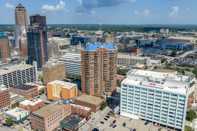 Plus de détails pour 300 Walnut St, Des Moines, IA - Multi-résidentiel aux enchères