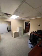 411 W Lake Lansing Rd, East Lansing, MI for lease Interior Photo- Image 2 of 6