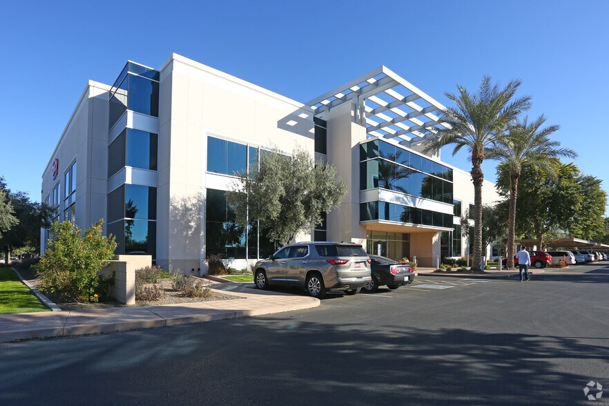 1445 S Spectrum Blvd, Chandler, AZ à louer - Photo du bâtiment - Image 2 de 10