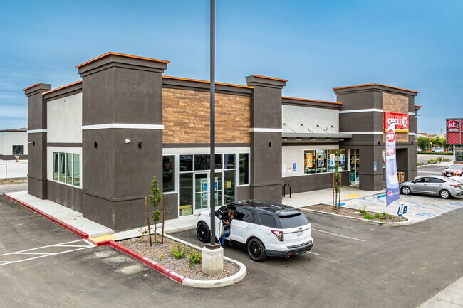 More details for 3426 N Dinuba Blvd, Visalia, CA - Retail for Sale