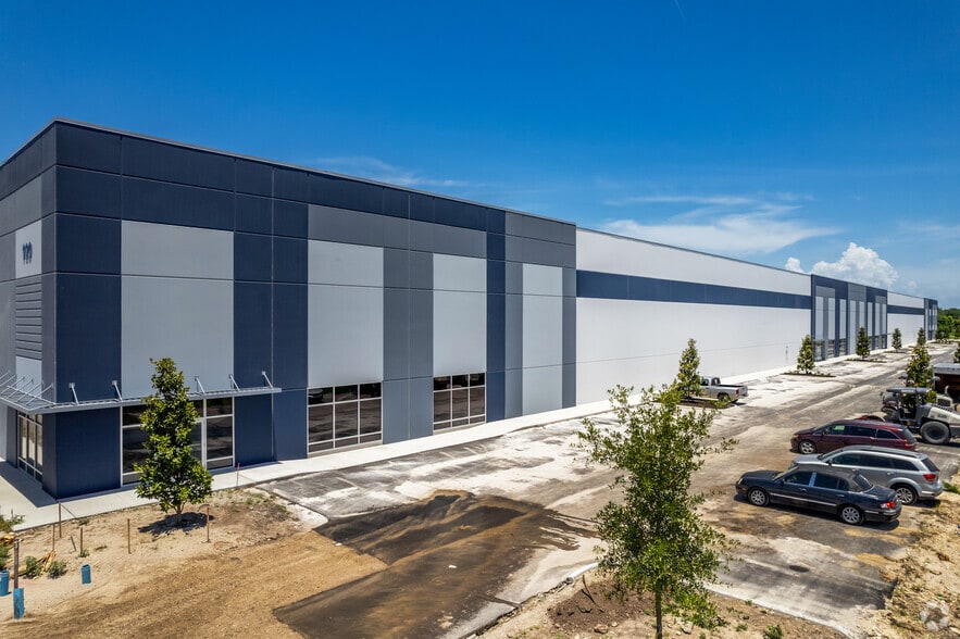 830 17th St E, Palmetto, FL à louer - Photo du bâtiment - Image 2 de 18