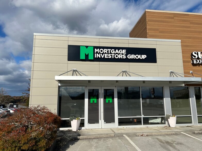 6601 Kingston Pike, Knoxville, TN for lease - Building Photo - Image 3 of 15