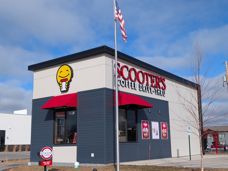 3626 W College Ave, Appleton, WI for sale - Building Photo - Image 3 of 5