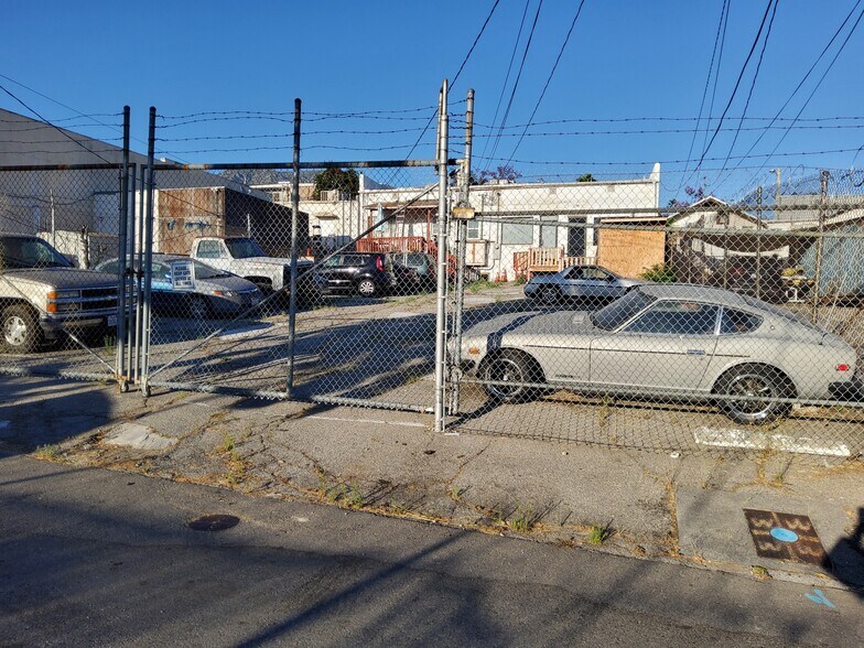 10019-10023 Commerce Ave, Tujunga, CA à vendre - Photo du bâtiment - Image 2 de 3