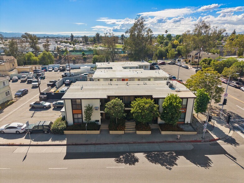 7559 Whitsett Ave, North Hollywood, CA à vendre - Photo du bâtiment - Image 3 de 16