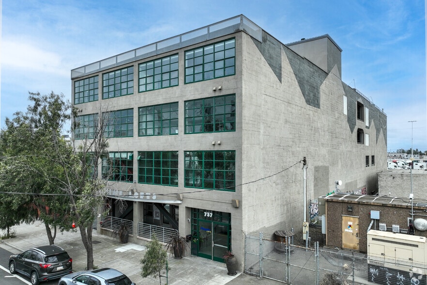 737 2nd St, Oakland, CA for lease - Primary Photo - Image 1 of 32