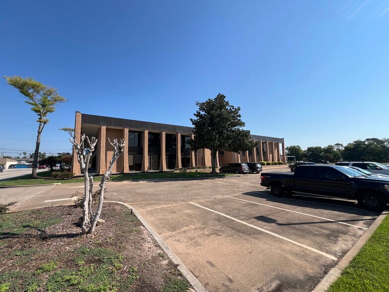 3400 Avenue H, Rosenberg, TX à vendre - Photo du bâtiment - Image 3 de 13