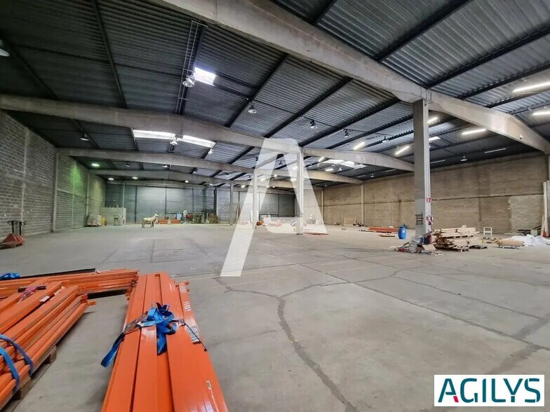Industrial in Morangis for lease - Interior Photo - Image 2 of 5
