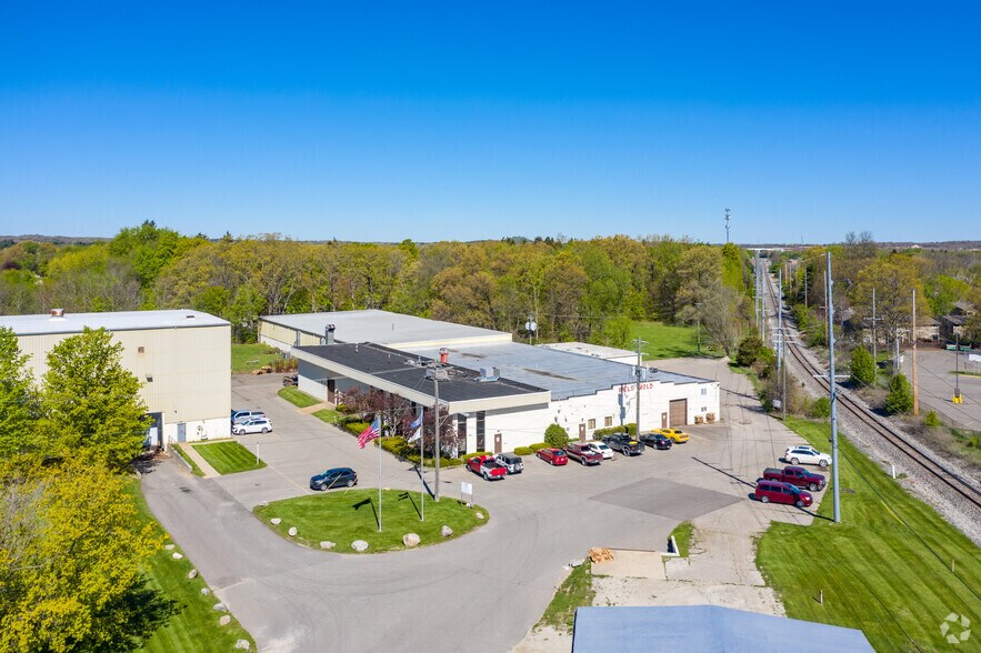 750 Rickett Rd, Brighton, MI à vendre - Aérien - Image 2 de 3