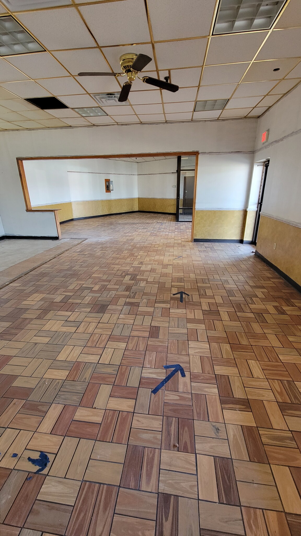 808-908 W Maple St, Hartville, OH for lease Building Photo- Image 1 of 3