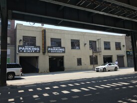 2010 Westchester Ave, Bronx NY - Parc de stationnement couvert