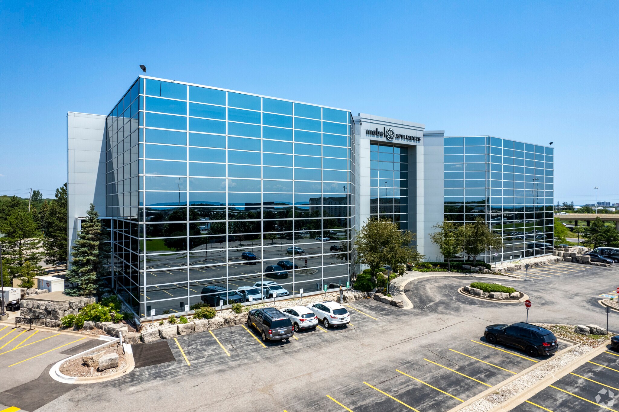 5420 N Service Rd, Burlington, ON à vendre Photo du bâtiment- Image 1 de 1