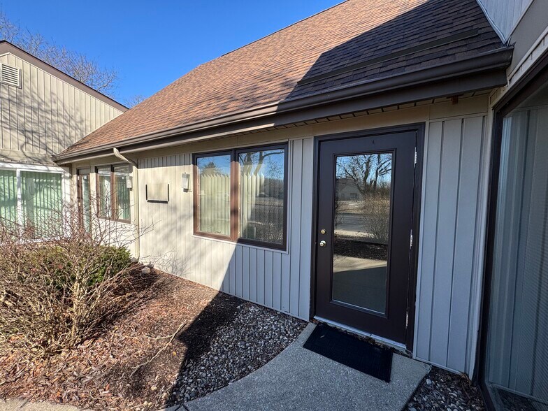 3110 Mallard Cove Ln, Fort Wayne, IN à louer - Photo du bâtiment - Image 3 de 17