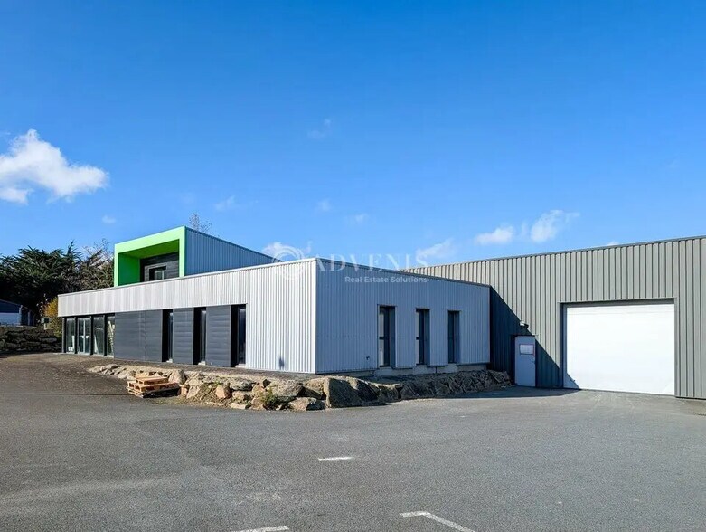 Flex in Saint-Malo for lease - Building Photo - Image 2 of 9