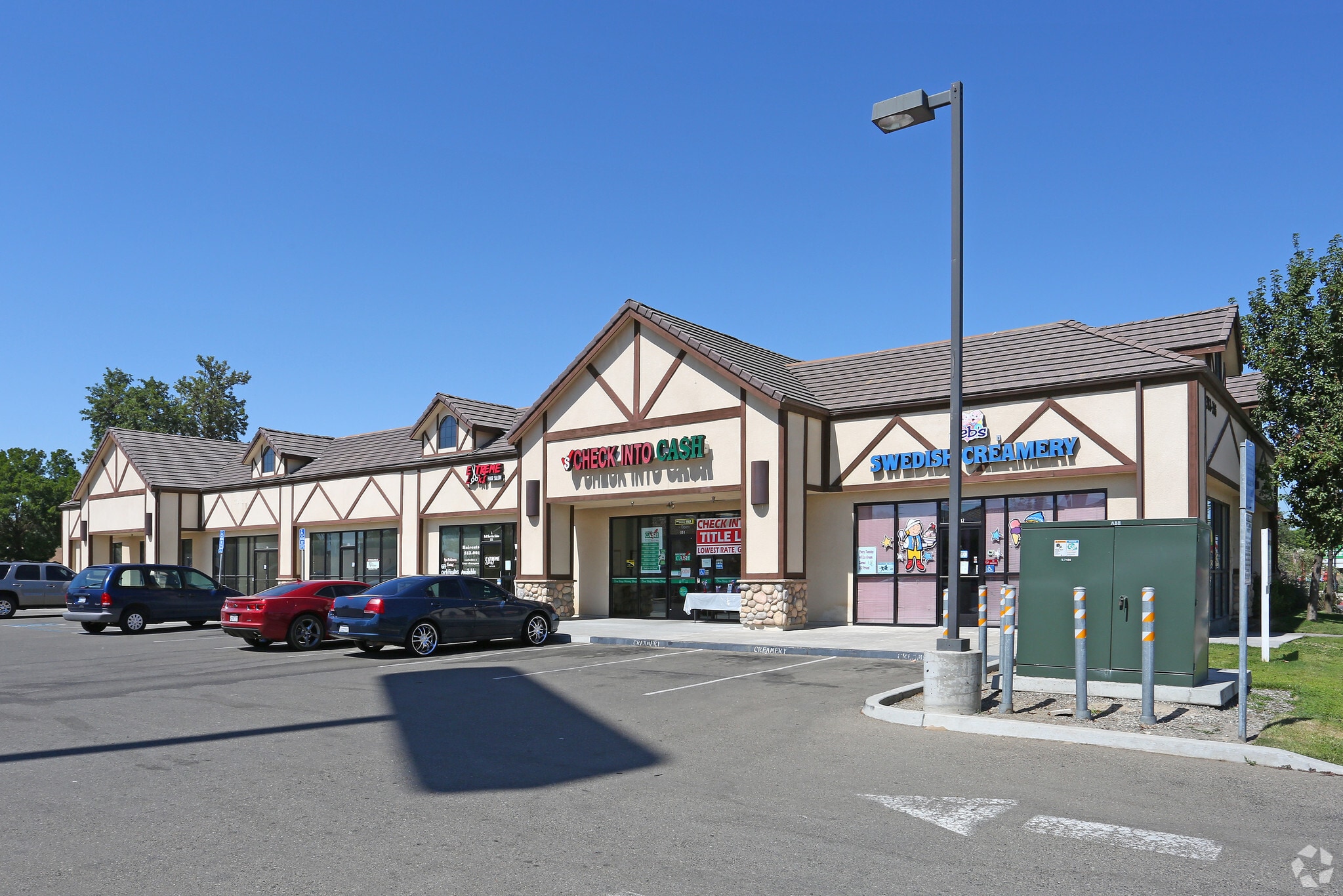 380-396 Sierra St, Kingsburg, CA for lease Primary Photo- Image 1 of 13