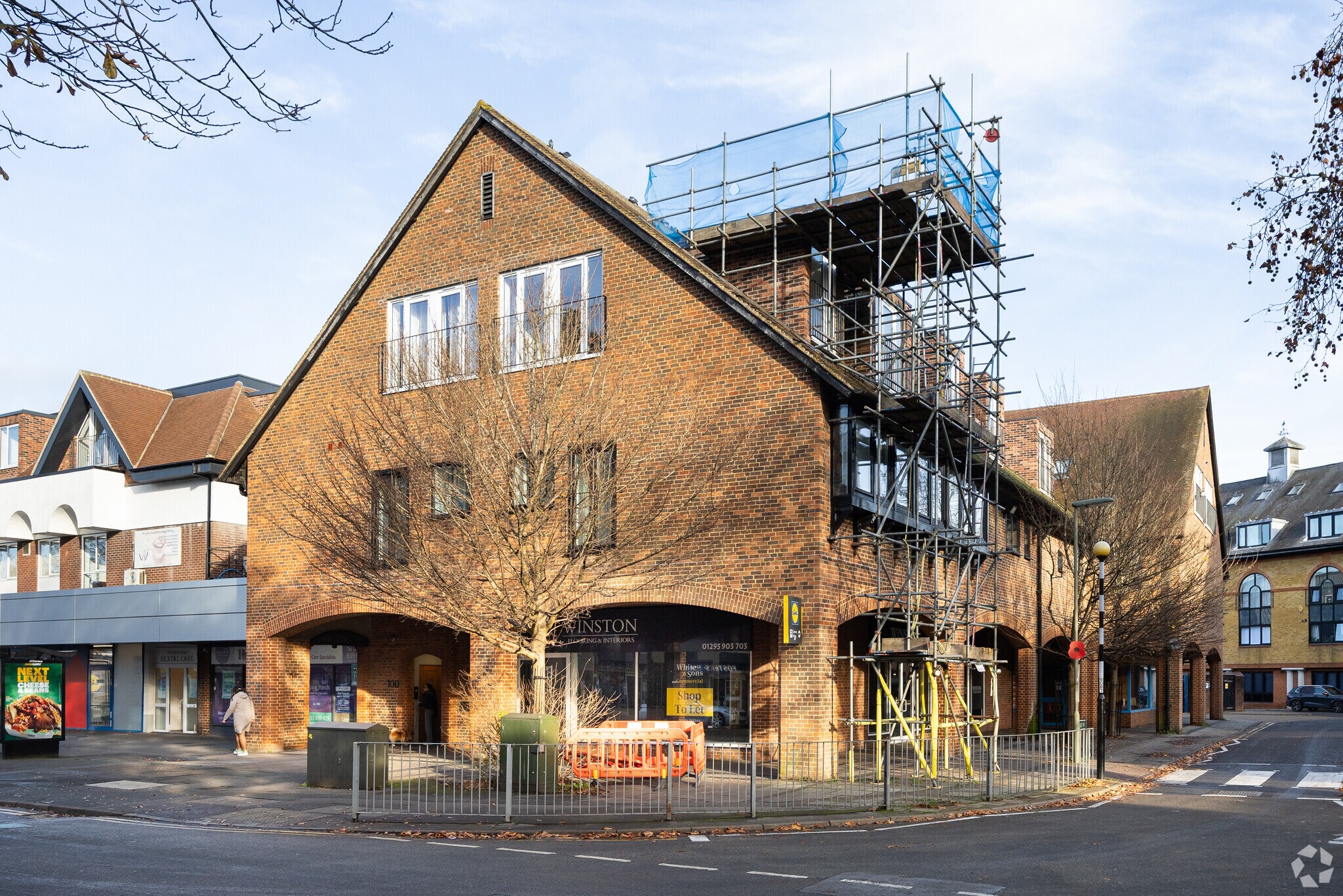 96 Victoria Rd, Horley à louer Photo principale- Image 1 de 3