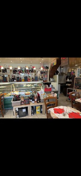 Retail in Neuilly-sur-Seine for lease - Building Photo - Image 3 of 6