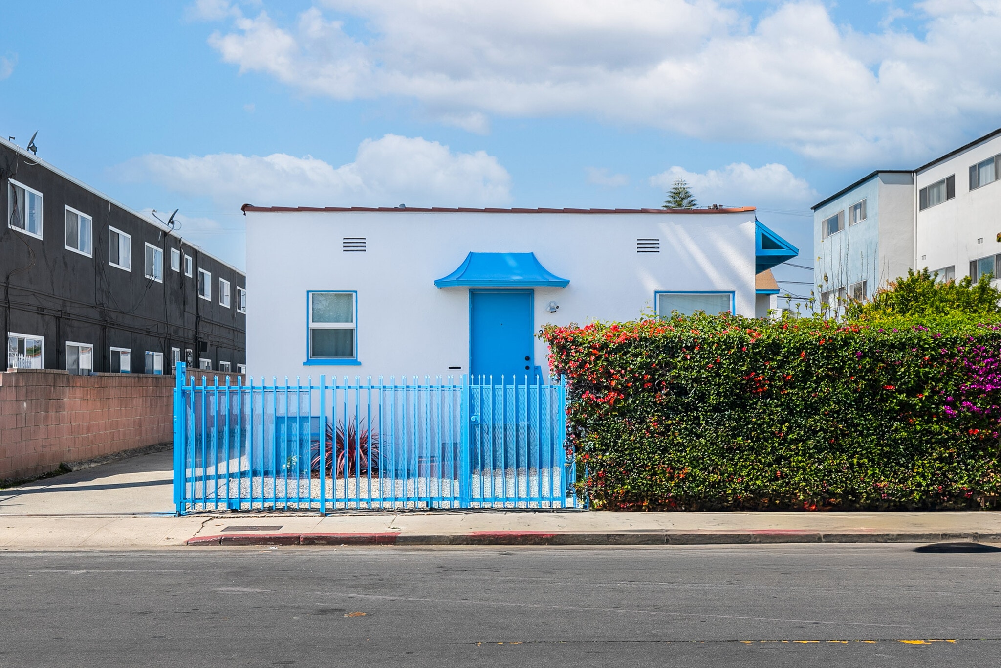 2243-2245 S Ridgeley Dr, Los Angeles, CA à vendre Photo principale- Image 1 de 20