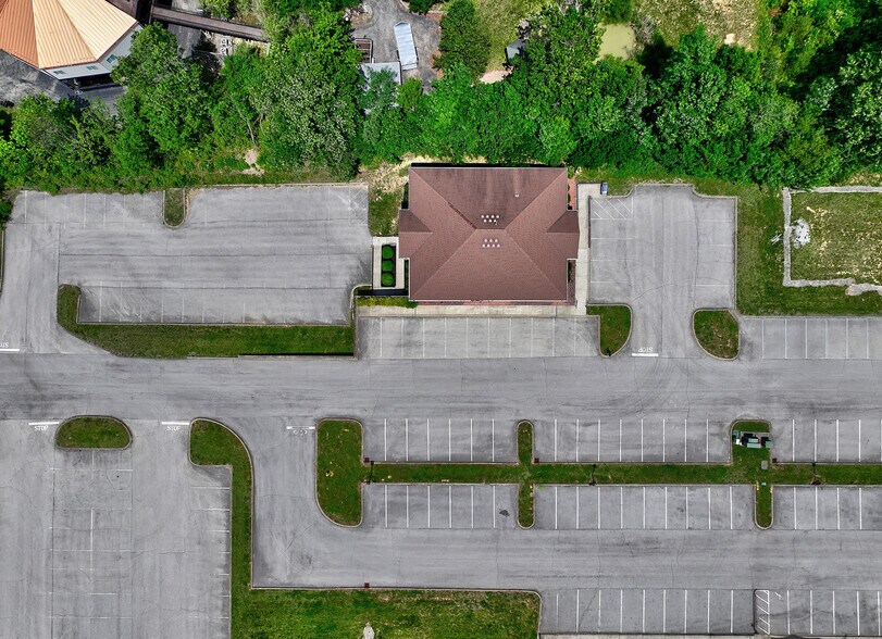 10609-10611 Watterson Center Ct, Louisville, KY for sale - Building Photo - Image 3 of 51