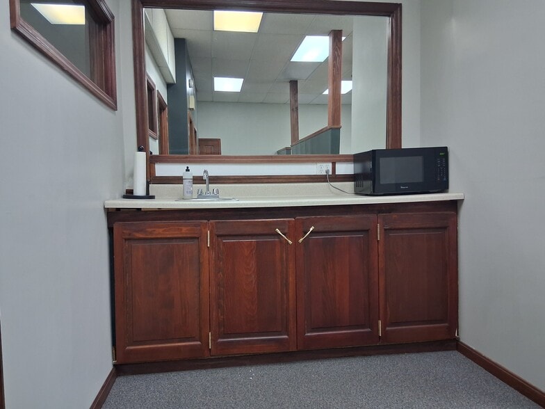 1370 N Fairfield Rd, Beavercreek, OH for lease - Interior Photo - Image 2 of 7