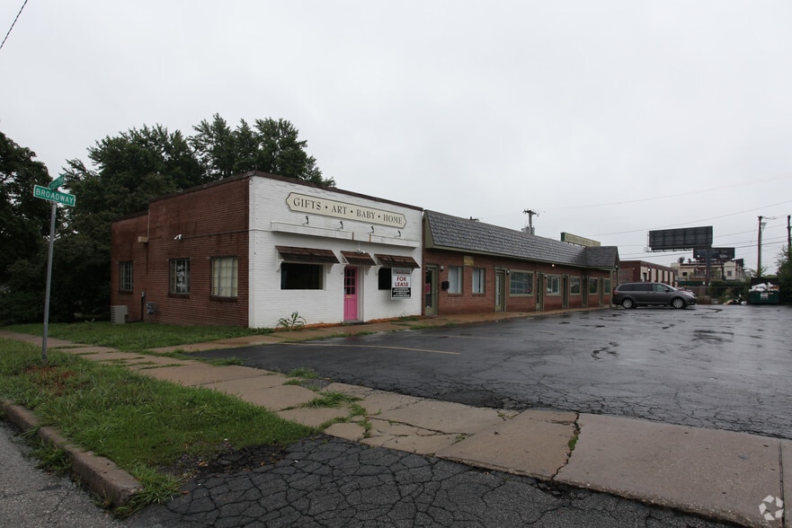 7329-7341 Broadway St, Kansas City, MO à louer - Photo principale - Image 1 de 3