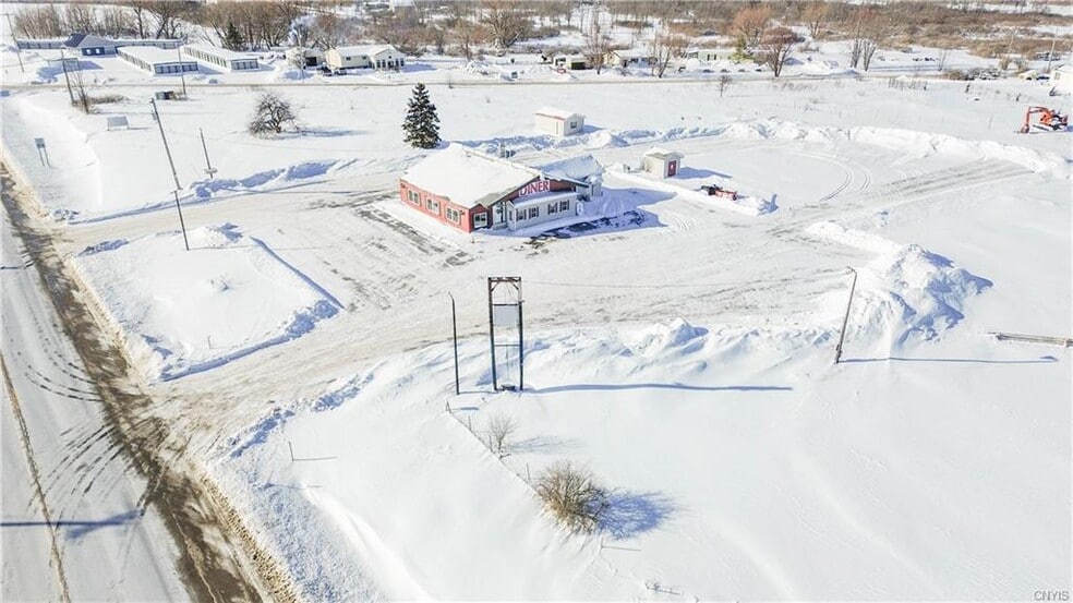24479 State Route 411, La Fargeville, NY à vendre - Photo du bâtiment - Image 2 de 7