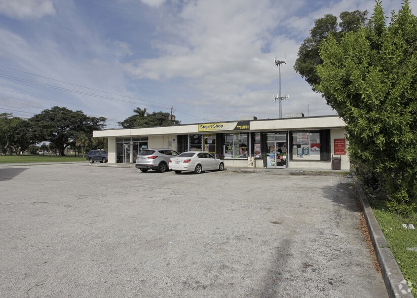 5724-5728 Royal Palm Blvd, Margate, FL for sale - Building Photo - Image 2 of 4