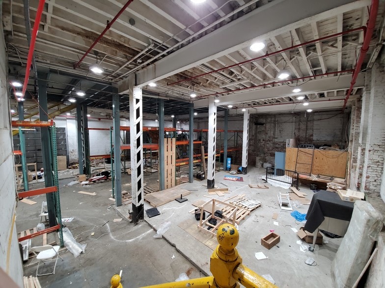 163 Imlay St, Brooklyn, NY for lease - Interior Photo - Image 2 of 37
