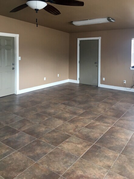 5103 Estes Pky, Longview, TX à louer - Photo intérieure - Image 2 de 9