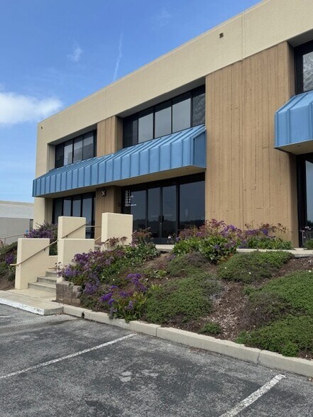 5 Harris Ct, Monterey, CA à louer - Photo du bâtiment - Image 2 de 17