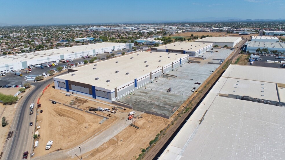 4375 N 45th Ave, Phoenix, AZ à louer - Photo du bâtiment - Image 3 de 6