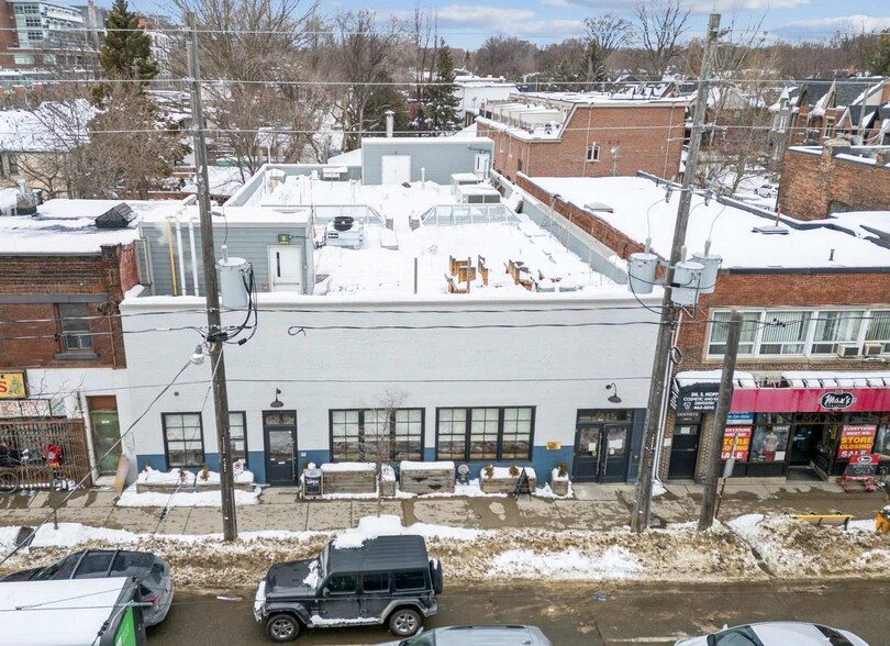 1042 Queen St E, Toronto, ON à vendre - Photo du bâtiment - Image 1 de 1