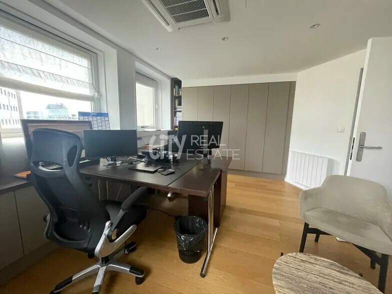 13 Rue Des Emeraudes, Lyon à louer - Photo du bâtiment - Image 2 de 8