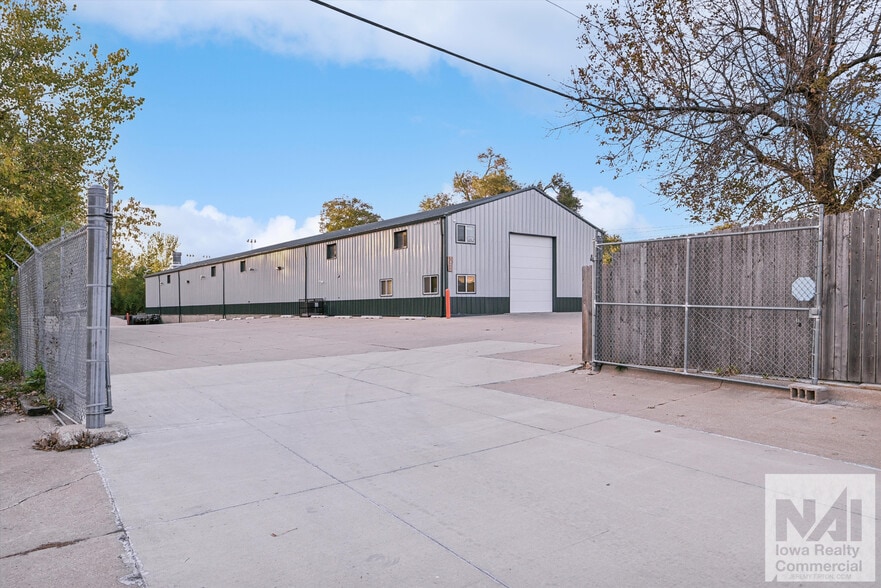 1402 SW 18th St, Cedar Rapids, IA à louer - Photo du bâtiment - Image 1 de 33