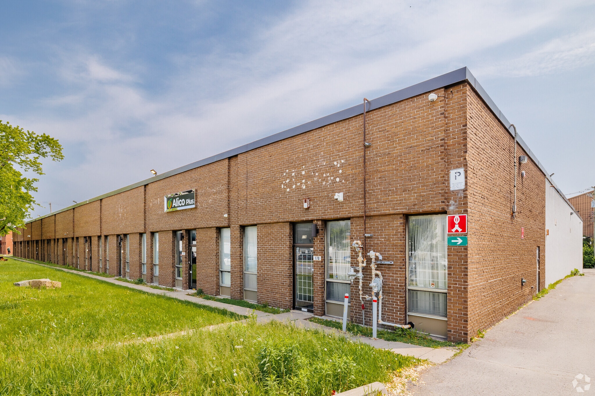 160-178 Rue Benjamin-Hudon, Montréal, QC à louer Photo principale- Image 1 de 4