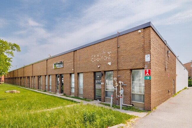 Plus de détails pour 160-178 Rue Benjamin-Hudon, Montréal, QC - Industriel à louer