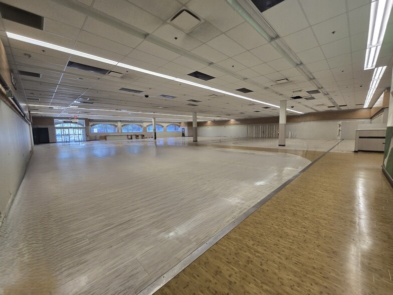 1342-1376 Clifton Ave, Clifton, NJ for lease - Building Photo - Image 3 of 11