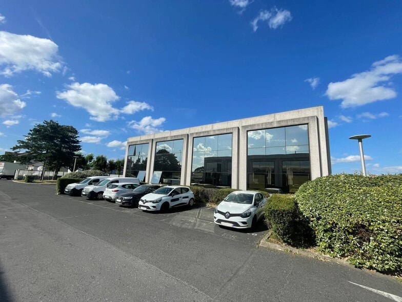 Flex in Argenteuil for lease - Building Photo - Image 3 of 13