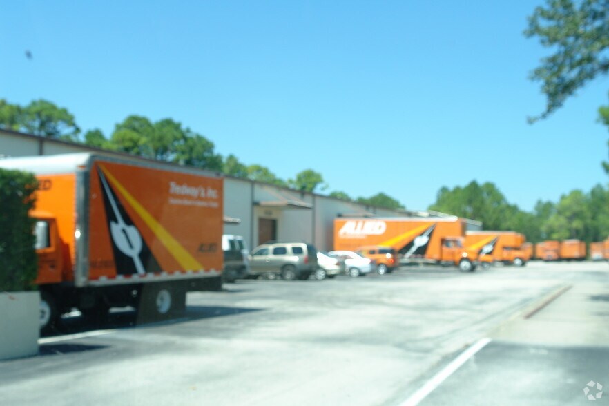 1640 Mason Ave, Daytona Beach, FL for lease - Building Photo - Image 2 of 11