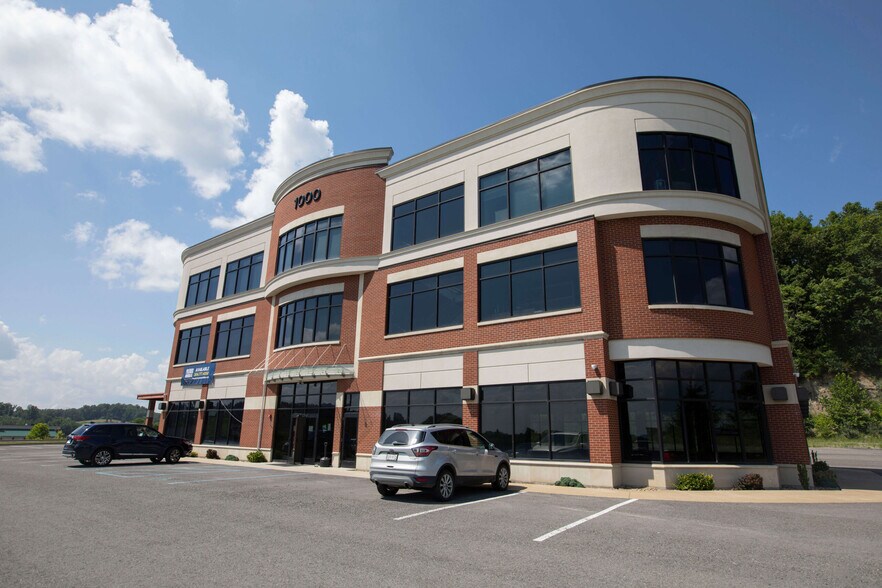 1000 Jerry Dove Rd, Bridgeport, WV à louer - Photo du bâtiment - Image 3 de 25