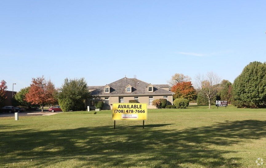 330 Division Dr, Sugar Grove, IL for lease - Primary Photo - Image 1 of 1