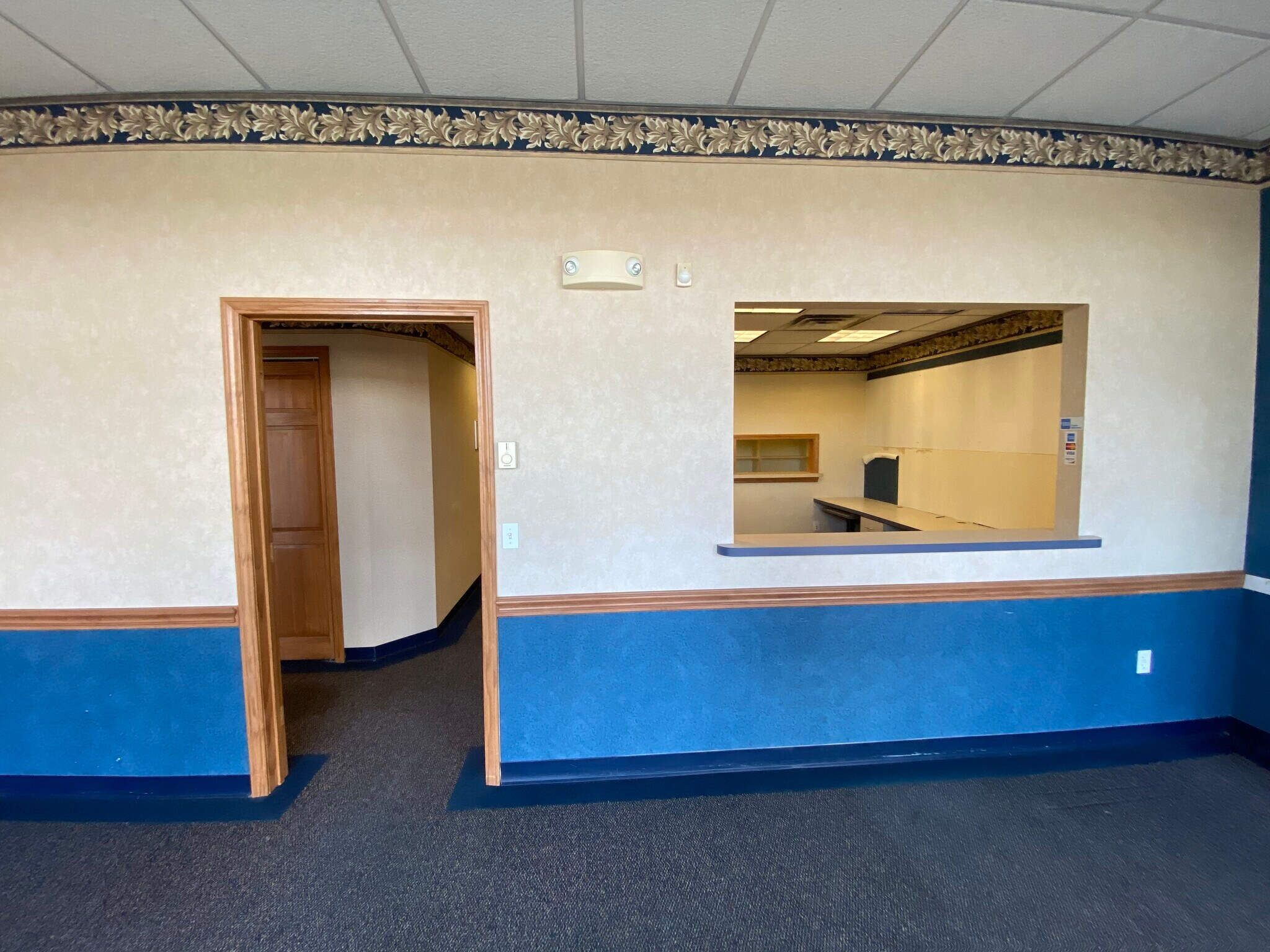 921 White Plains Rd, Trumbull, CT for lease Interior Photo- Image 1 of 8