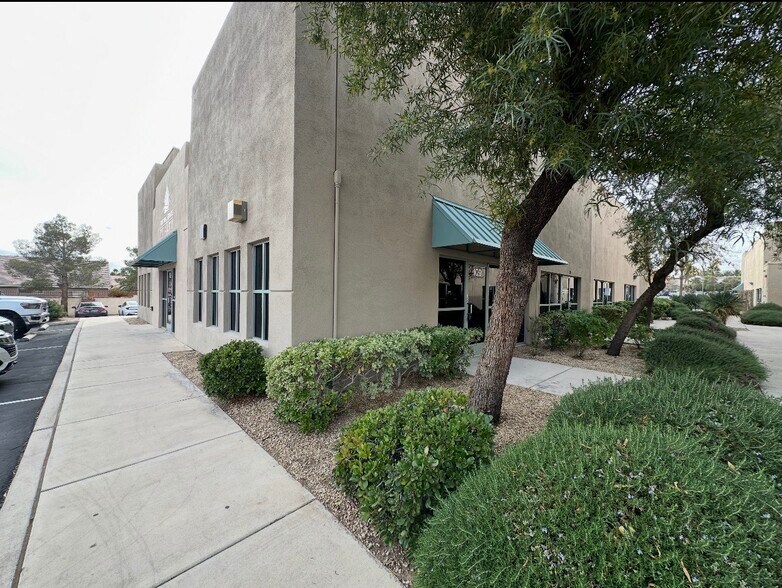 215 E Warm Springs Rd, Las Vegas, NV for lease - Building Photo - Image 2 of 19