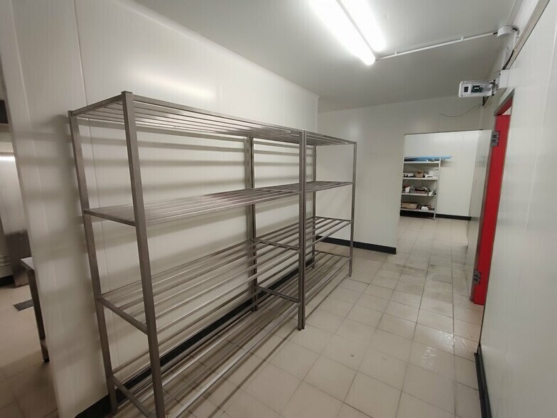 Industrial in Grenay for lease - Interior Photo - Image 3 of 12
