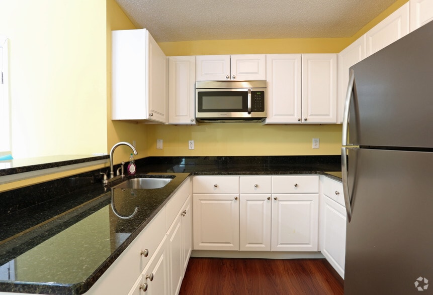 1201 Edenham Ct, Virginia Beach, VA for sale - Interior Photo - Image 2 of 75