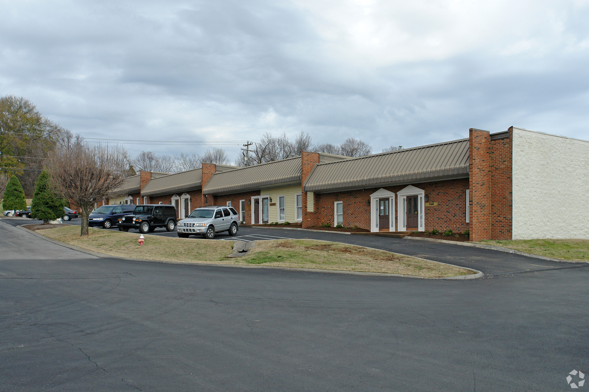 1300-1319 Central Ct, Hermitage, TN for lease Building Photo- Image 1 of 8