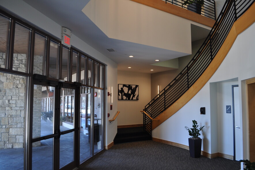 840 S Waukegan Rd, Lake Forest, IL for lease - Lobby - Image 2 of 9