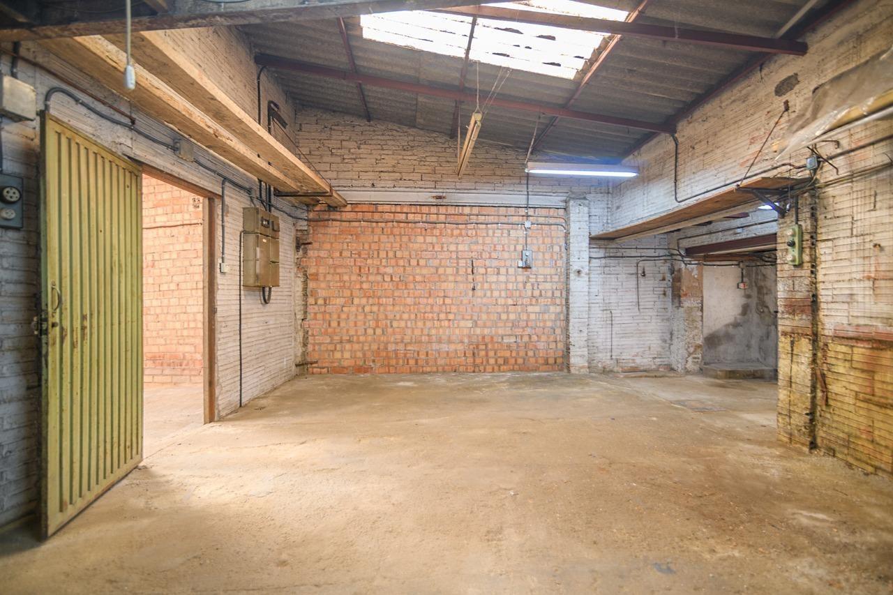 Manresa, BAR 08243 - Unit - - - Interior Photo - Image 1 of 14