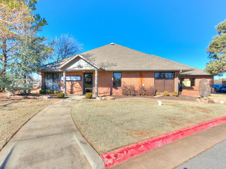 1220 S Santa Fe Ave, Edmond, OK for sale - Primary Photo - Image 2 of 62