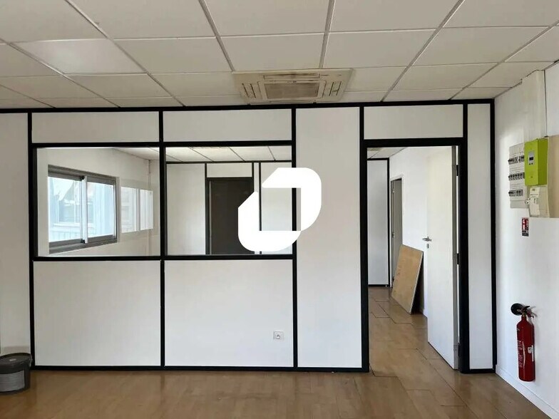 Office in Bègles for lease - Interior Photo - Image 2 of 4